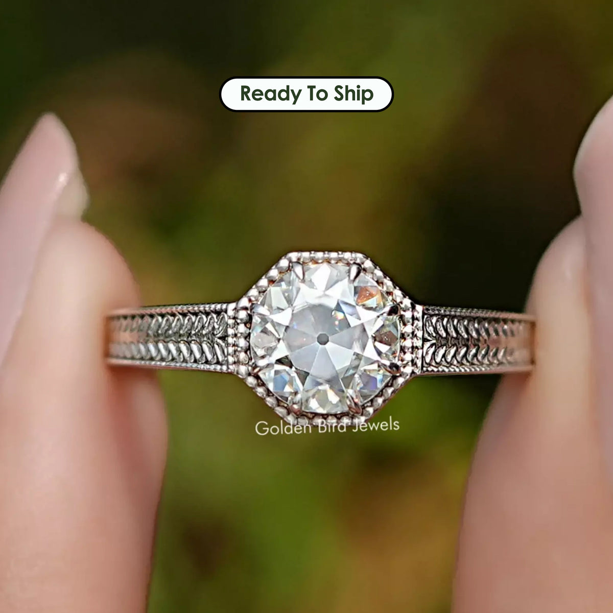 Runder Vintage-Ring mit Moissanit-Solitär im alten europäischen Schliff