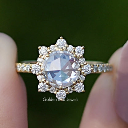 Runder Halo-Moissanit-Ring im Rosenschliff
