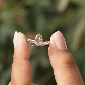 [Yellow Gold Radiant Cut Moissanite Solitaire Ring]-[Golden Bird Jewels]