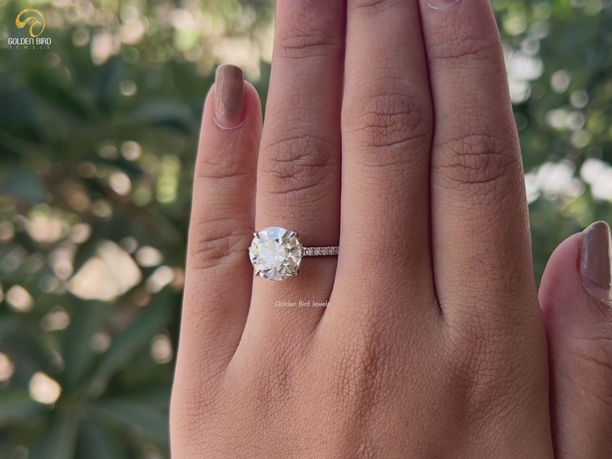 Alter europäischer Moissanit-Ring mit verstecktem Halo im Rundschliff