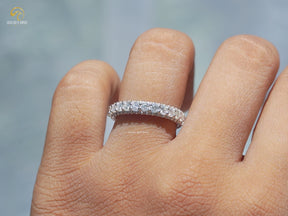 Moissanit-Eternity-Ring im Rundschliff und Pavéfassung