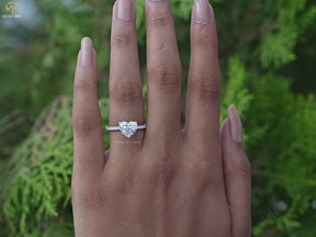 Solitär Akzent Herzförmiger Diamant Verlobungsring 