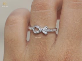 Ribbon Style Round Cut Moissanite Ring
