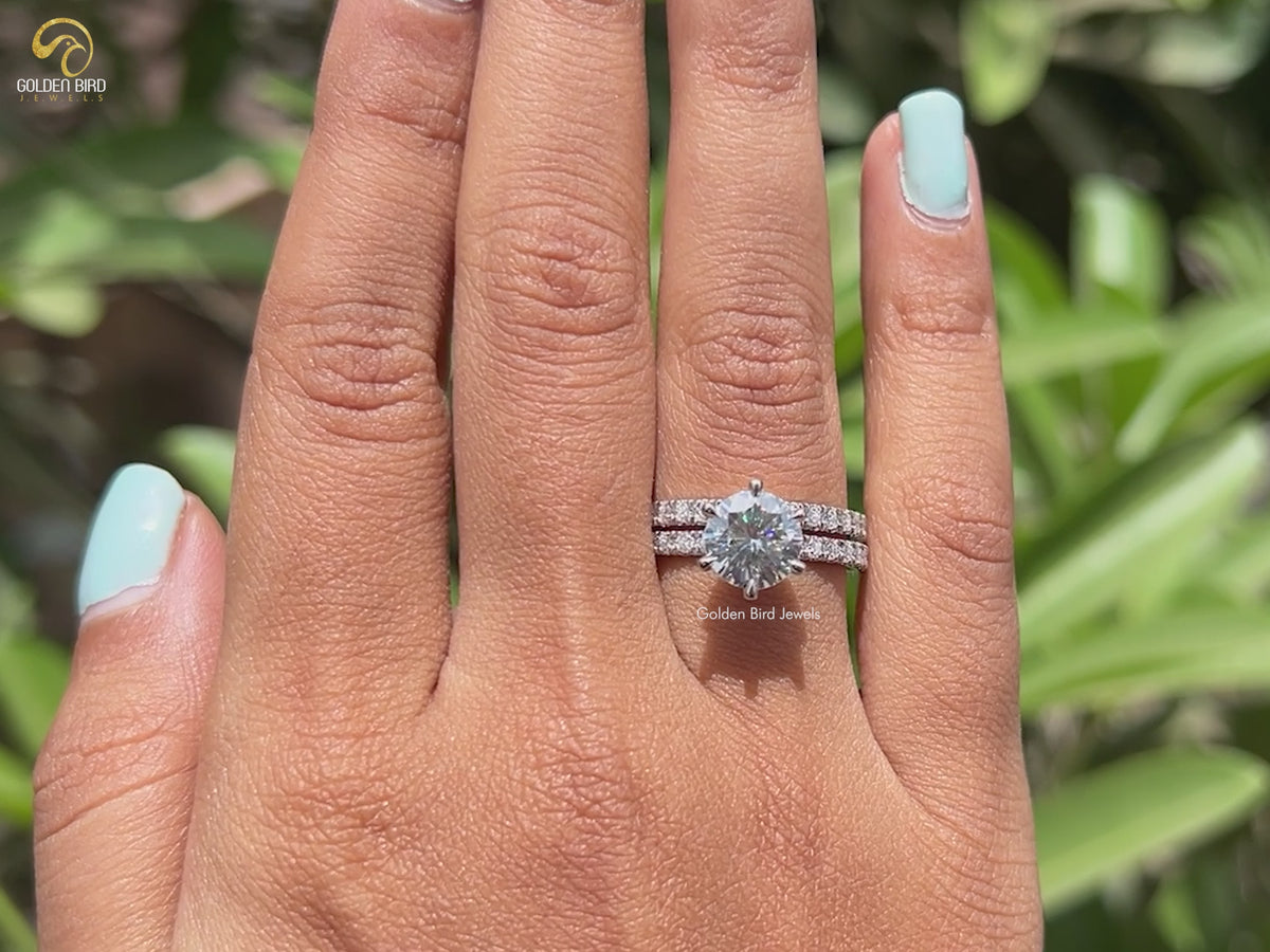 Round Cut Moissanite Engagement Ring Set