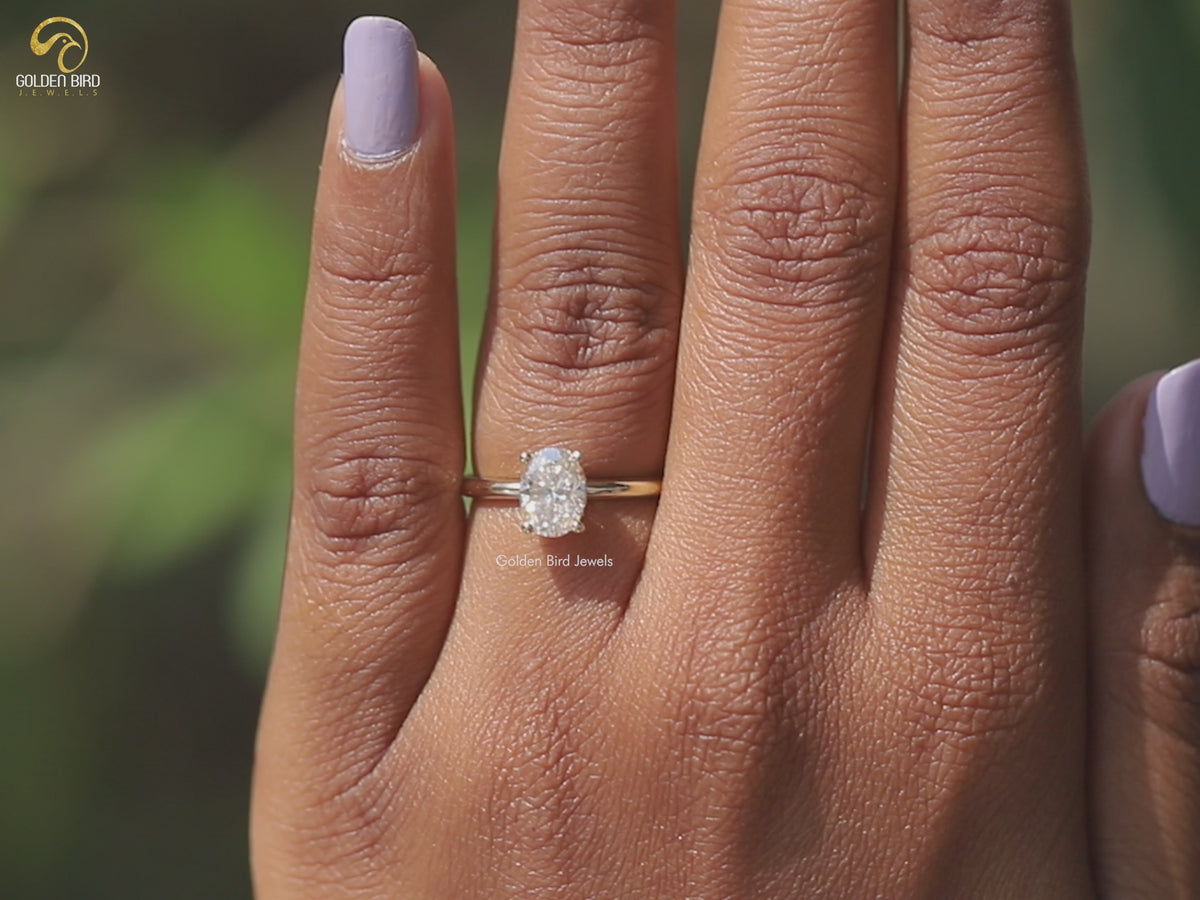 Moissanit Ovalschliff Versteckter Halo Ring