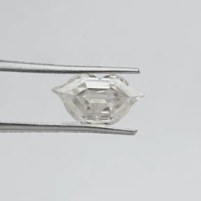 In tweezer View Of Lips Cut Loose Moissanite