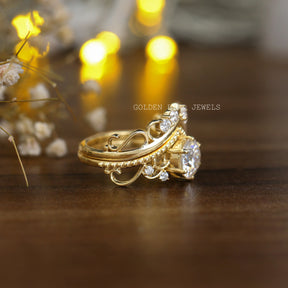 For a bridal vintage round cut  wedding ring in yellow gold