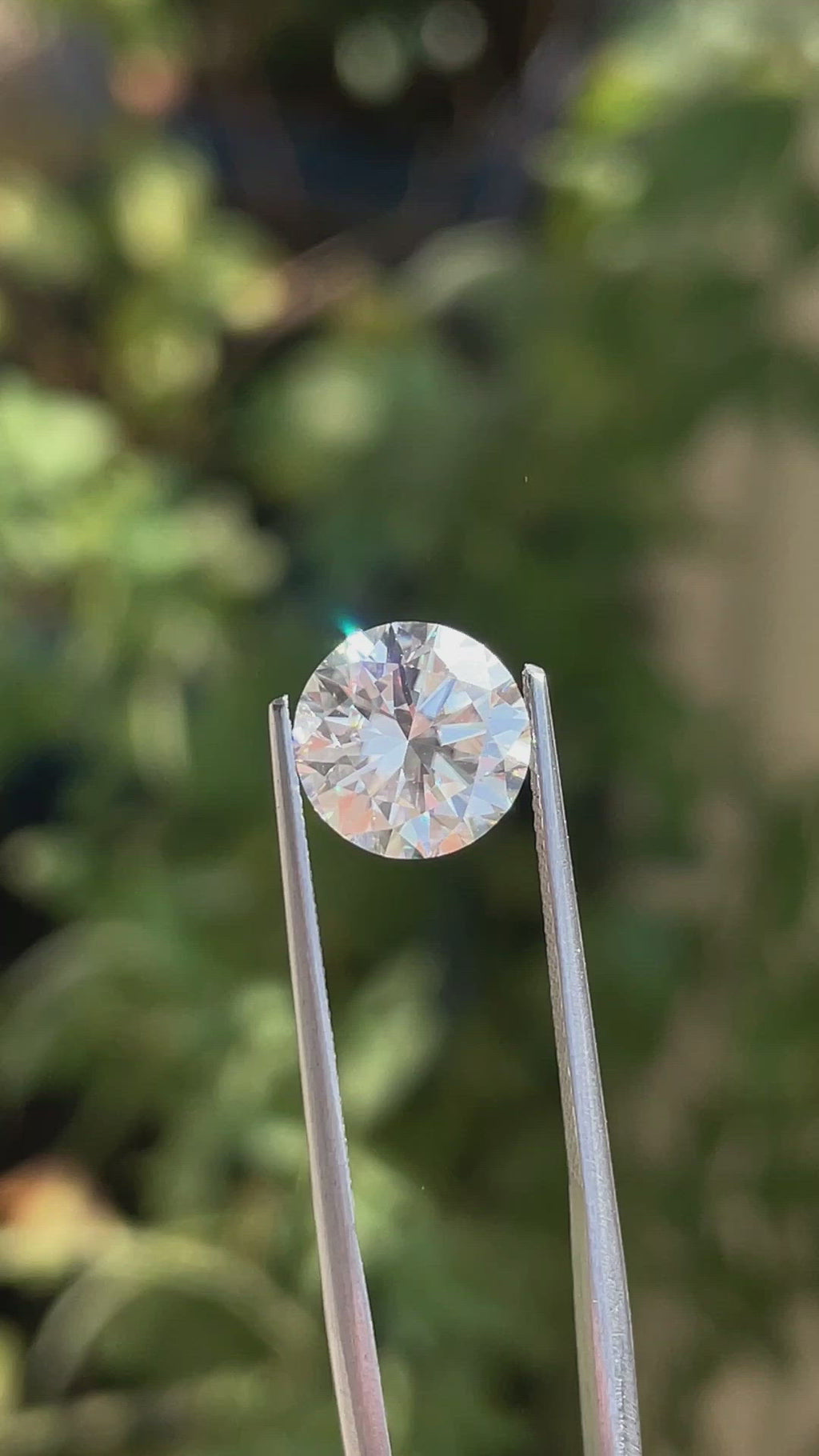 Video Of Heart And Arrow Round Cut Loose Moissanite 